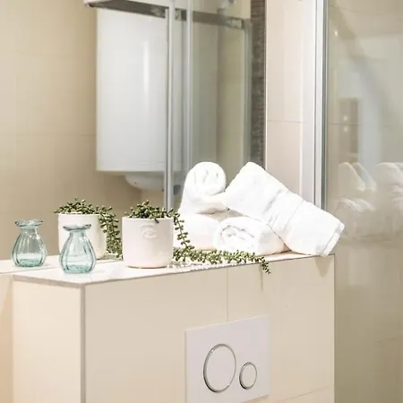 Cavallo Romantic Penthouse Studio City Center Lägenhet